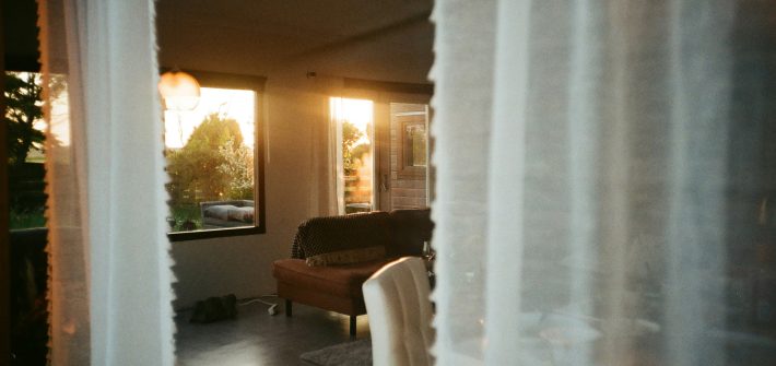 Se lever tôt pour regarder les dessins animés